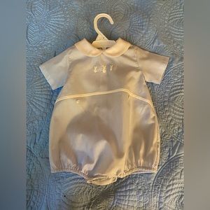 EUC Feltman Brothers light blue 6 month bubble with embroidered bunnies.